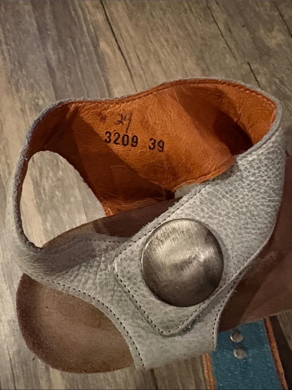 Taos Woman's Carousel 2 Leather  in light blue Wedge Sandals size 8.5 - NEW